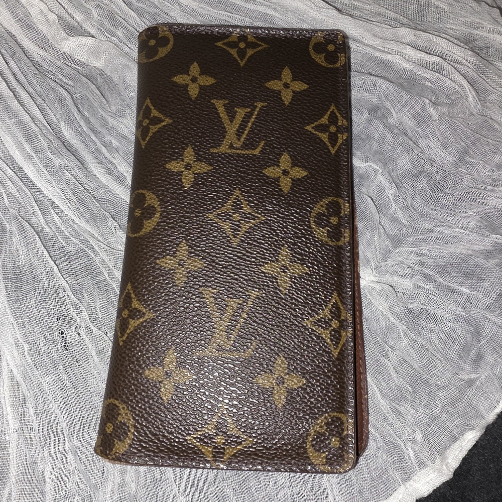 Authentic Louis Vuitton Brown Monogram Wallet